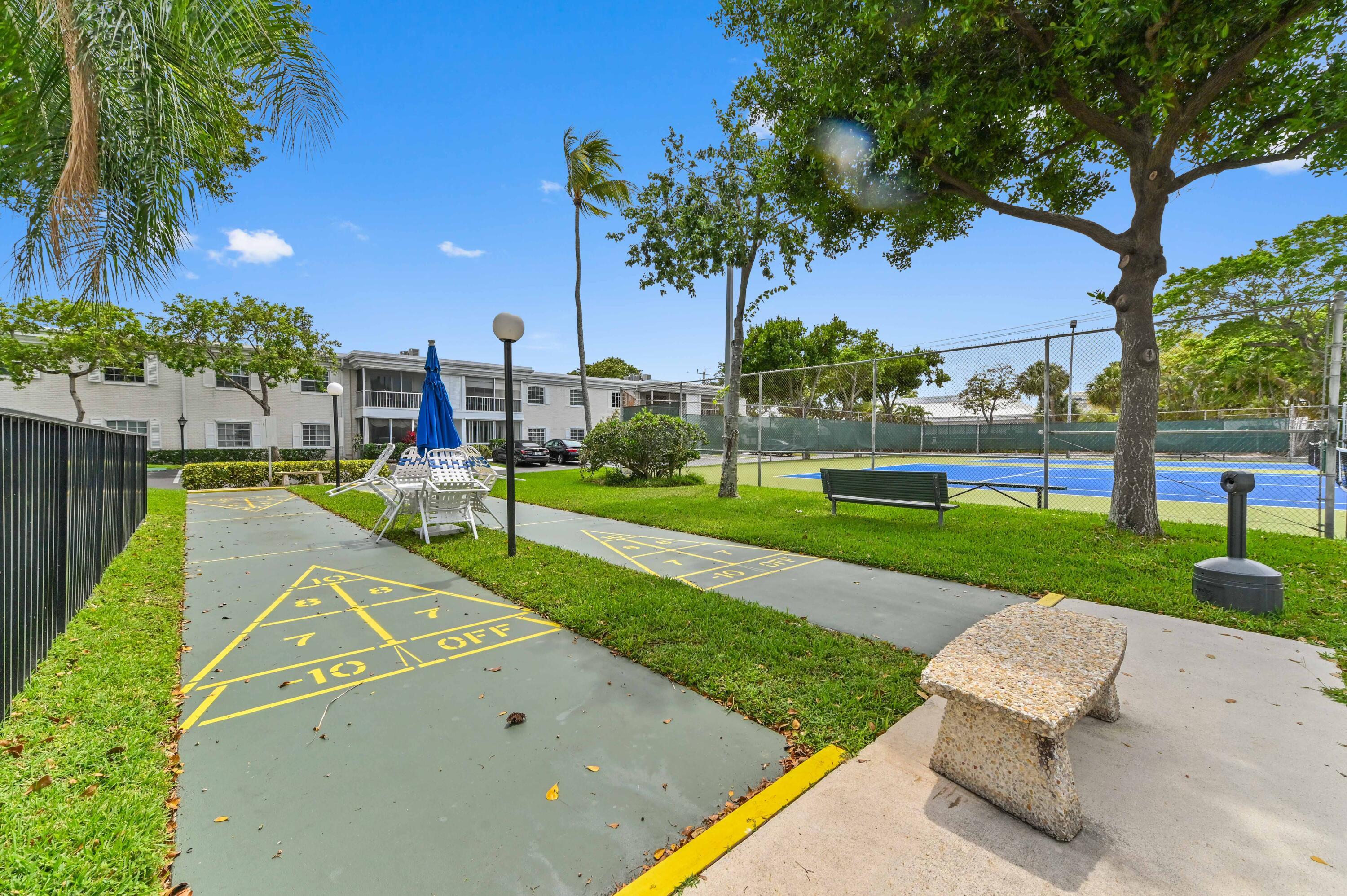 BAY COLONY CLUB - Residential