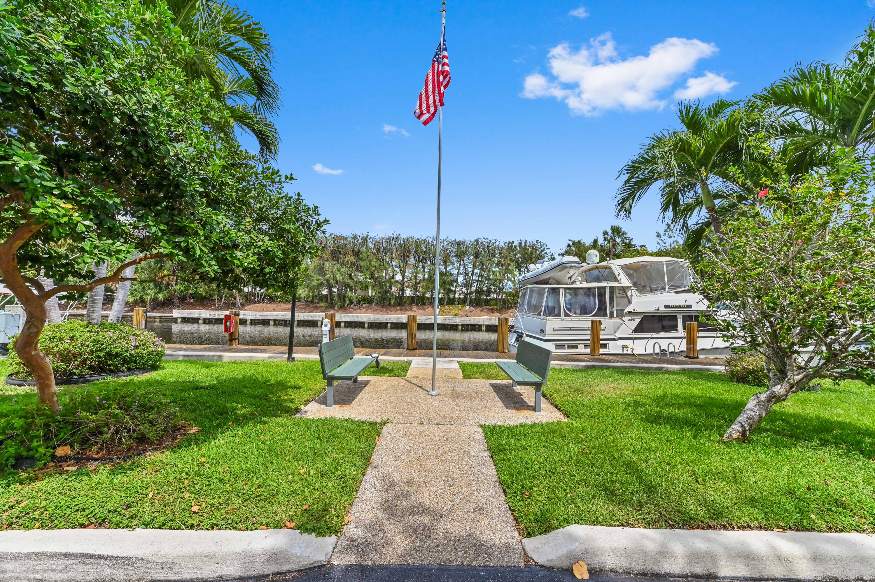 BAY COLONY CLUB - Residential
