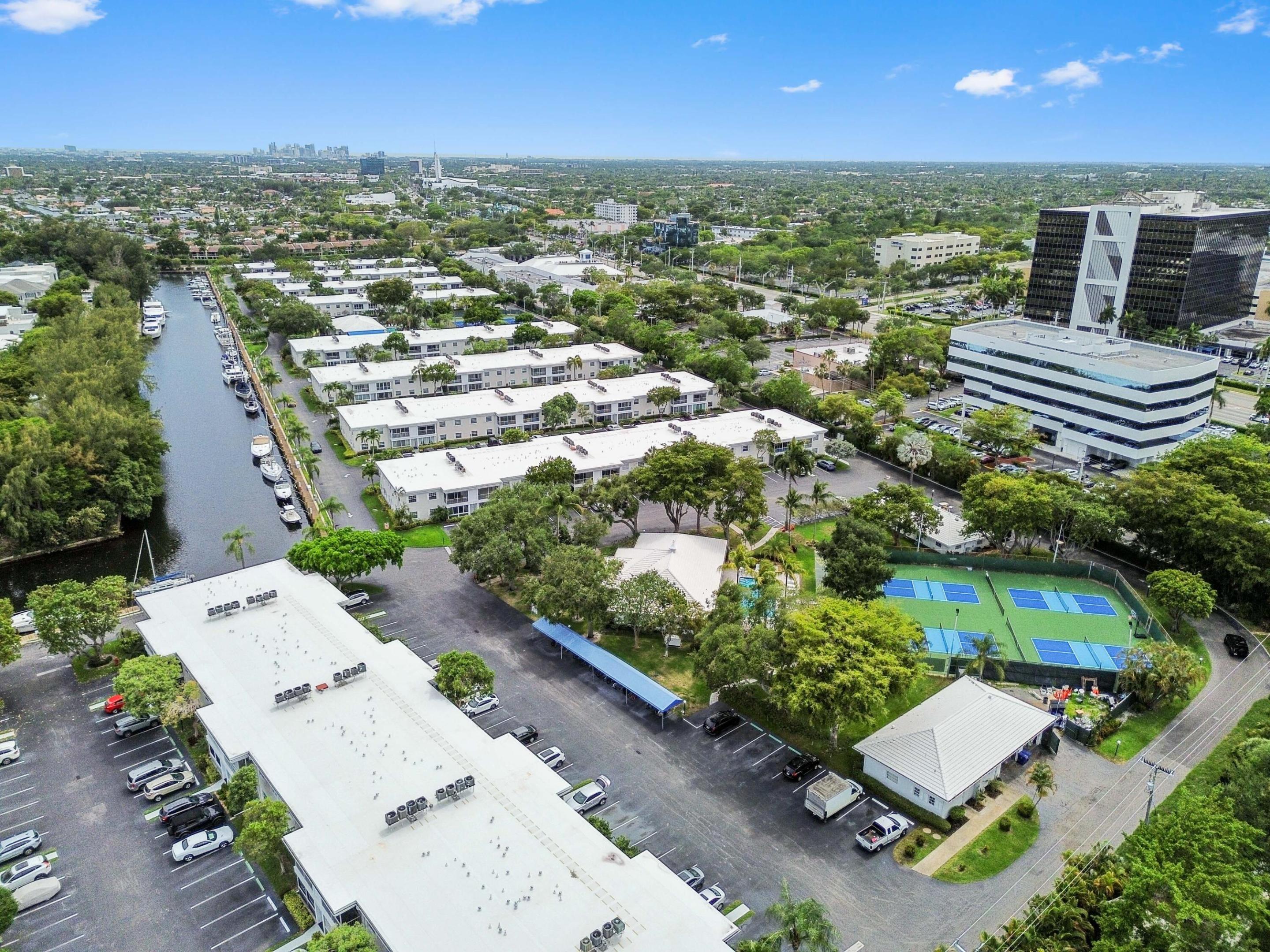 BAY COLONY CLUB - Residential