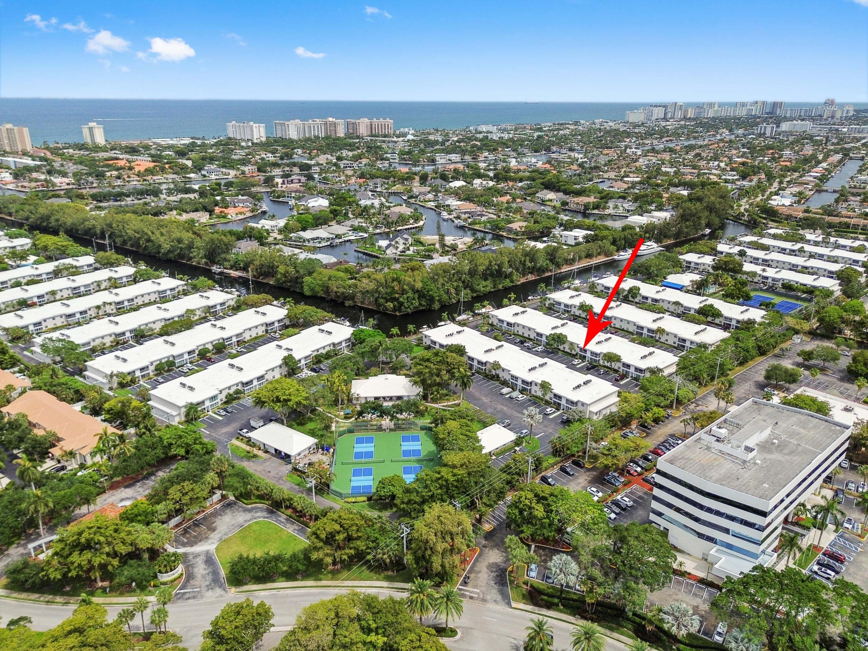 BAY COLONY CLUB - Residential
