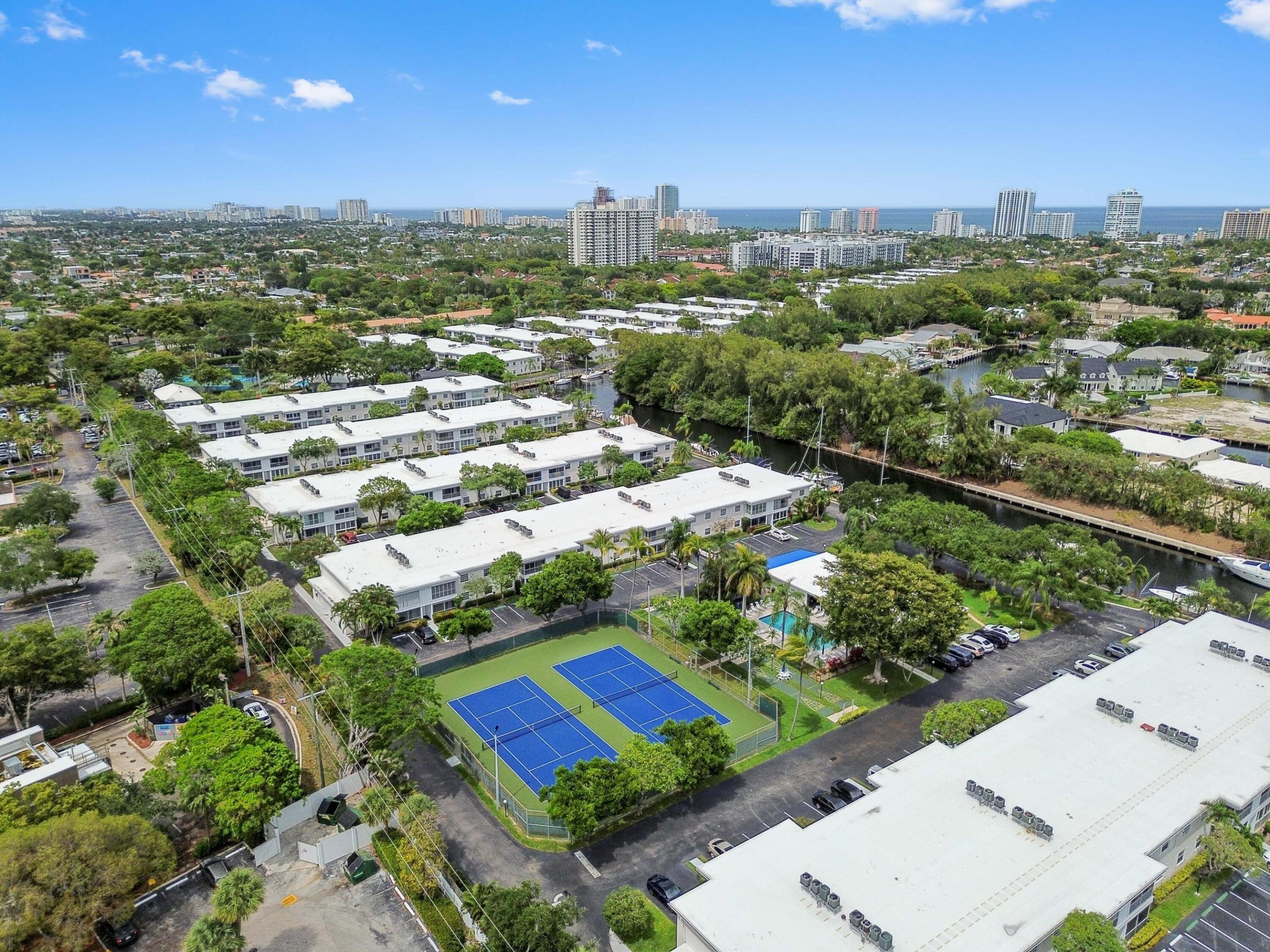 BAY COLONY CLUB - Residential