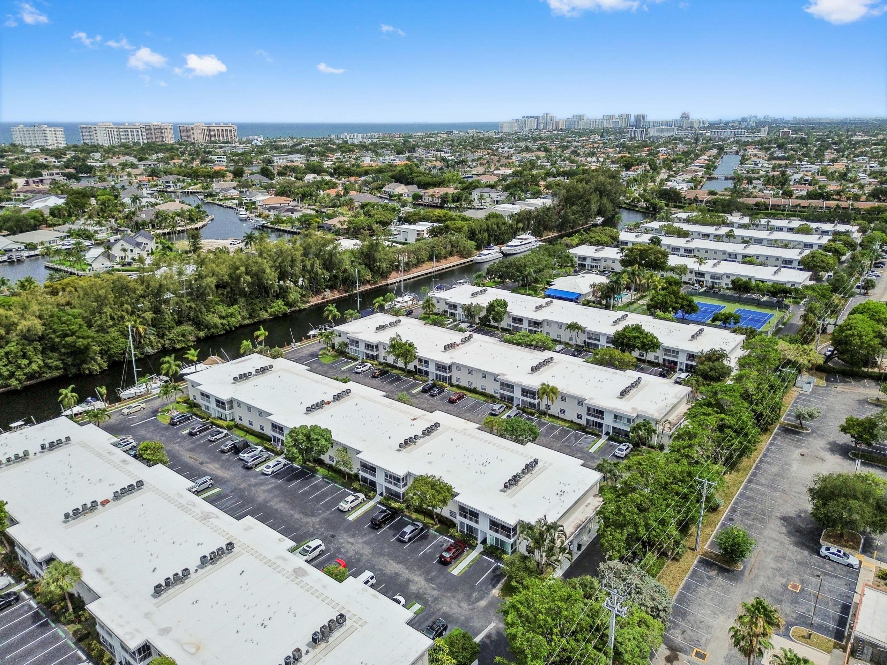 BAY COLONY CLUB - Residential