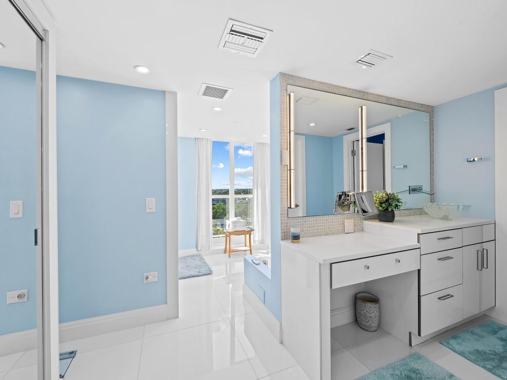 VILLA NOVA CONDO - Residential