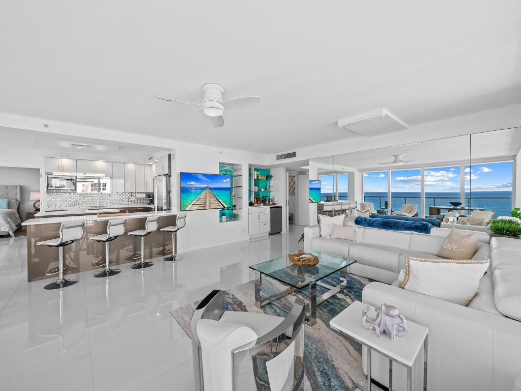 VILLA NOVA CONDO - Residential