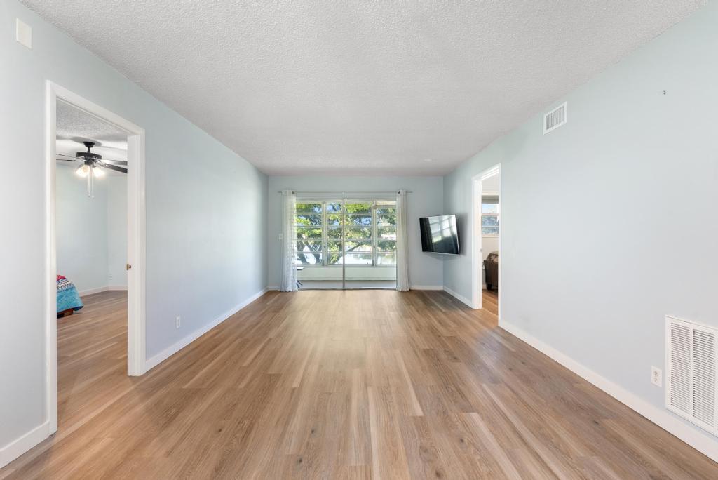 GOLDEN LAKES VILLAGE COND - Residential Lease