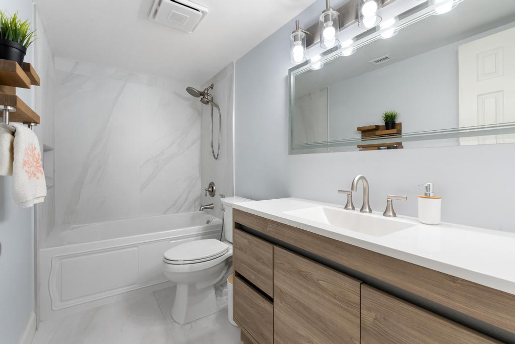 GOLDEN LAKES VILLAGE COND - Residential Lease