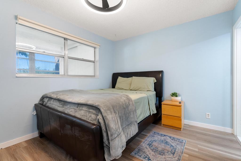 GOLDEN LAKES VILLAGE COND - Residential Lease