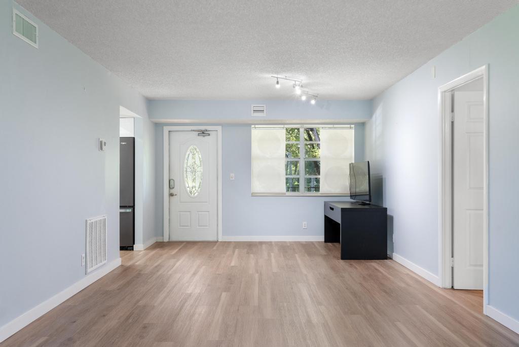 GOLDEN LAKES VILLAGE COND - Residential Lease