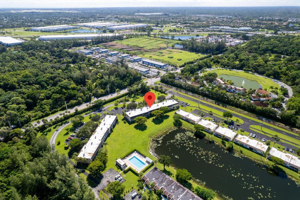 GOLDEN LAKES VILLAGE COND - Residential Lease