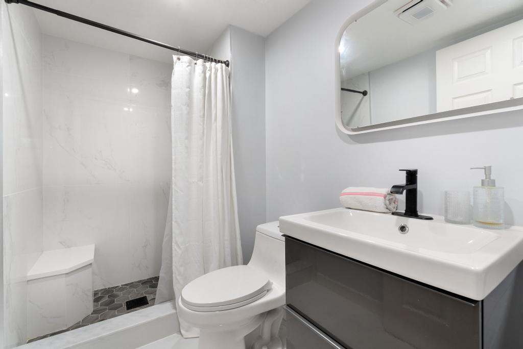 GOLDEN LAKES VILLAGE COND - Residential Lease