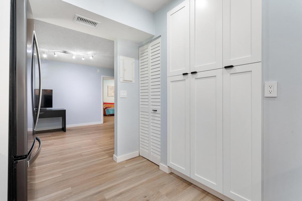 GOLDEN LAKES VILLAGE COND - Residential Lease