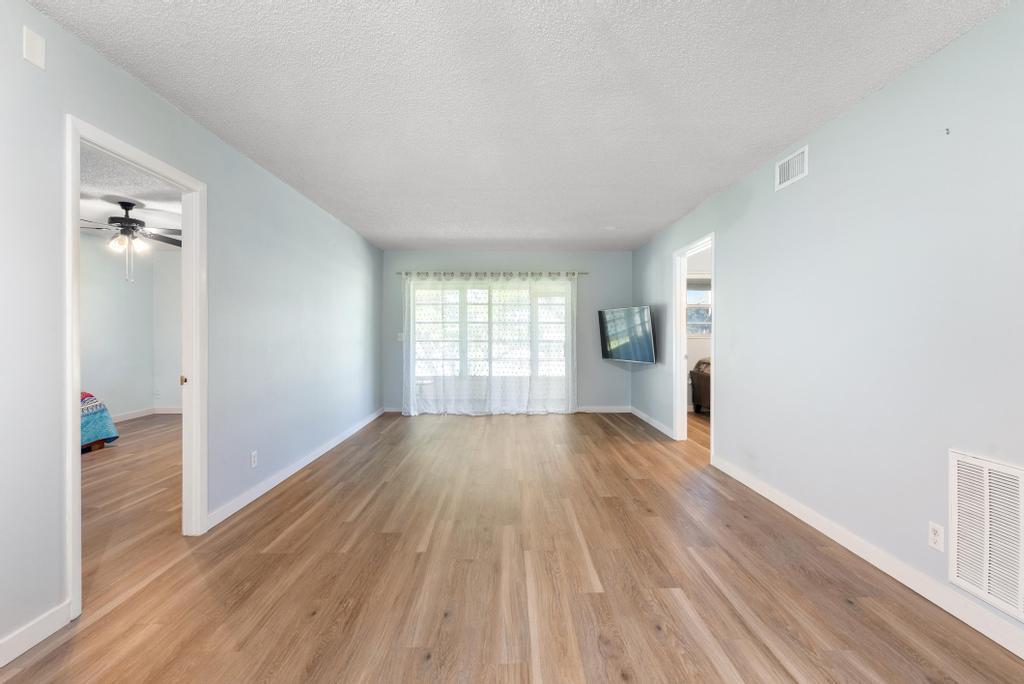 GOLDEN LAKES VILLAGE COND - Residential Lease