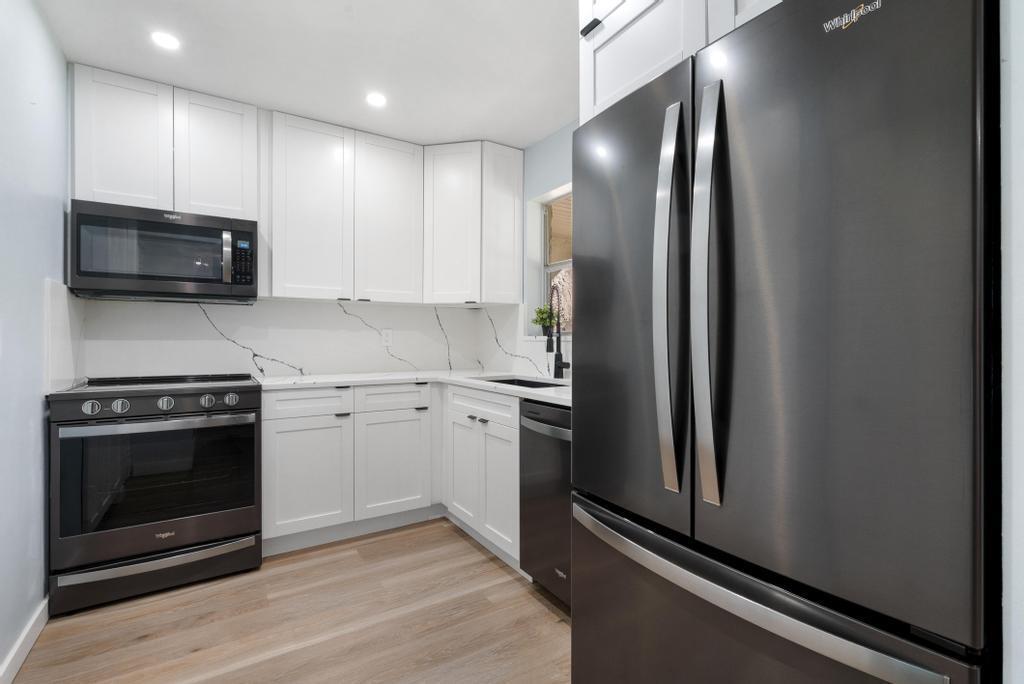 GOLDEN LAKES VILLAGE COND - Residential Lease