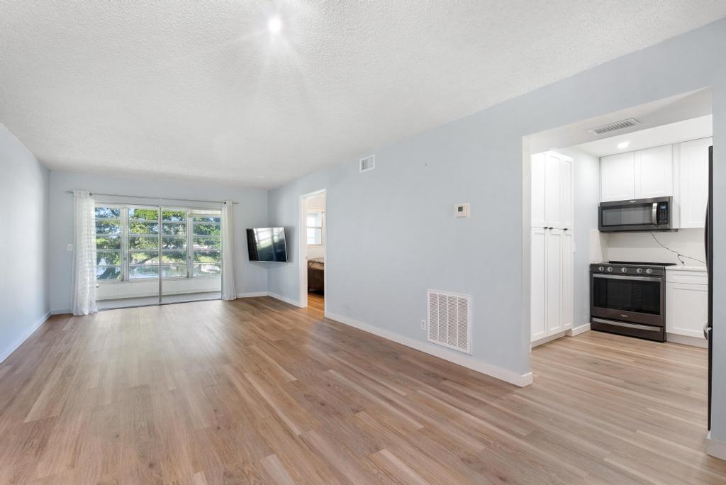 GOLDEN LAKES VILLAGE COND - Residential Lease