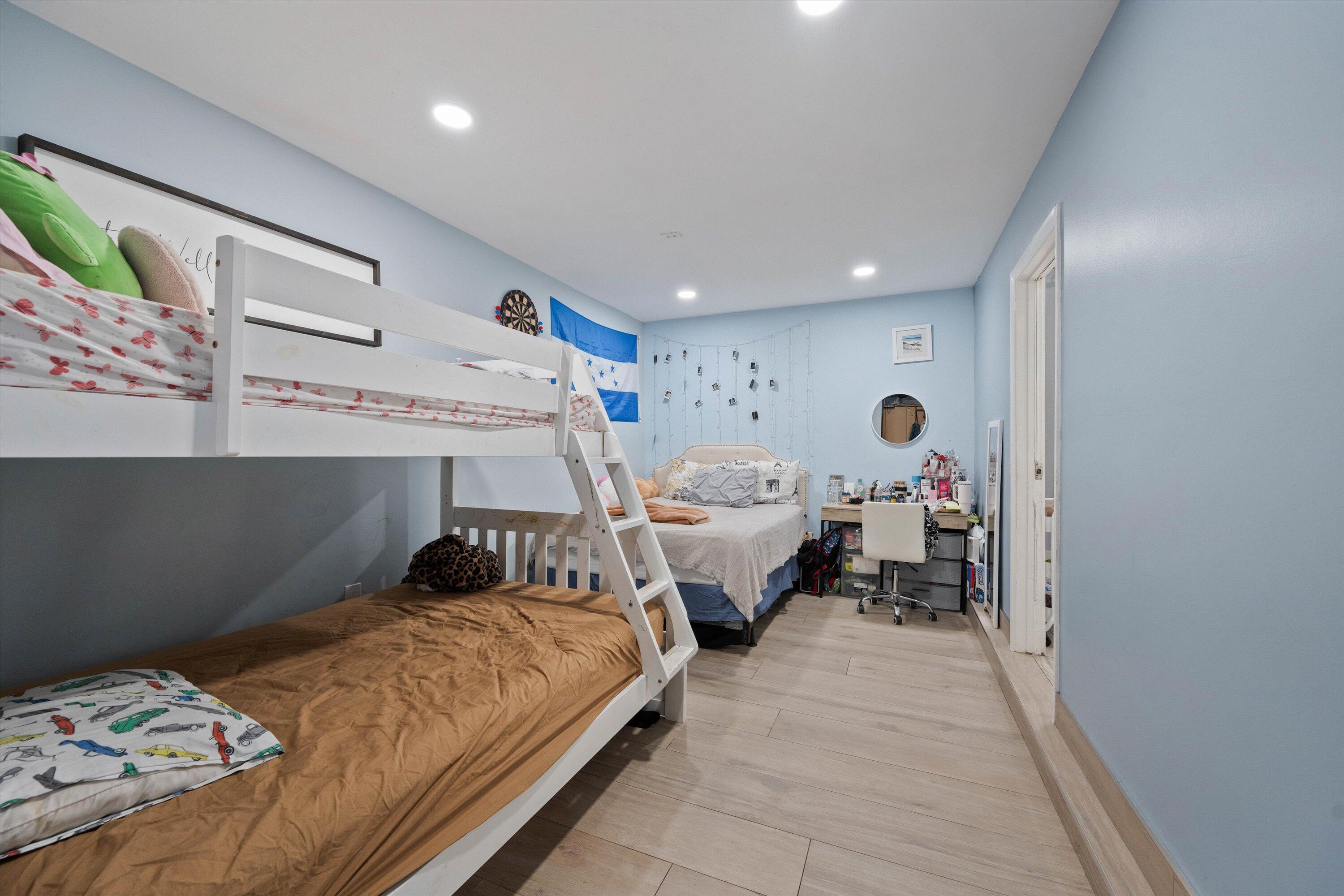 COUNTERPOINT ESTATES 8 - Residential