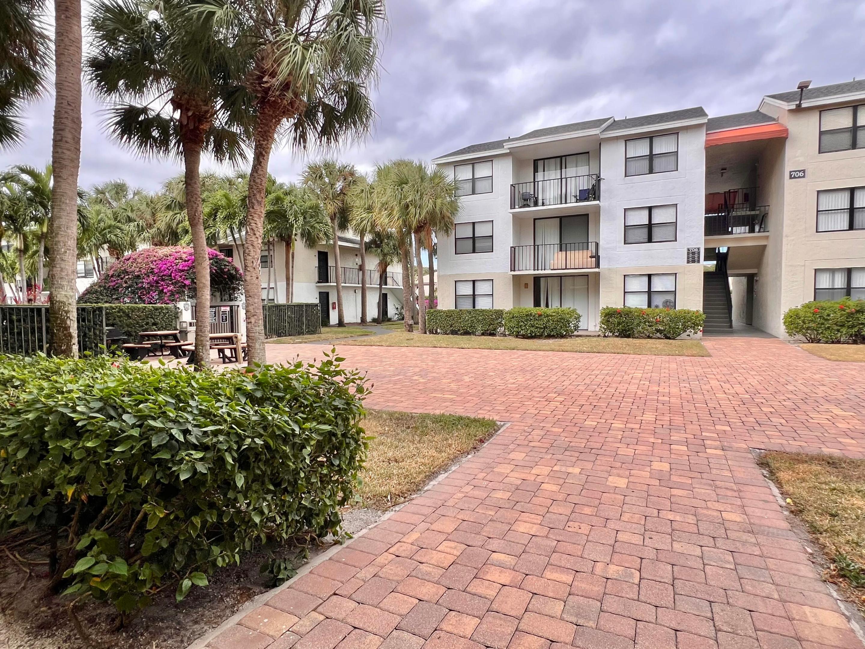 CLEAR LAKE CLUB CONDO - Residential Lease