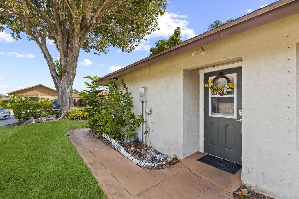 Photo of 5388 Mendoza Street #88-b, West Palm Beach, FL 33415 (MLS # B26009326)