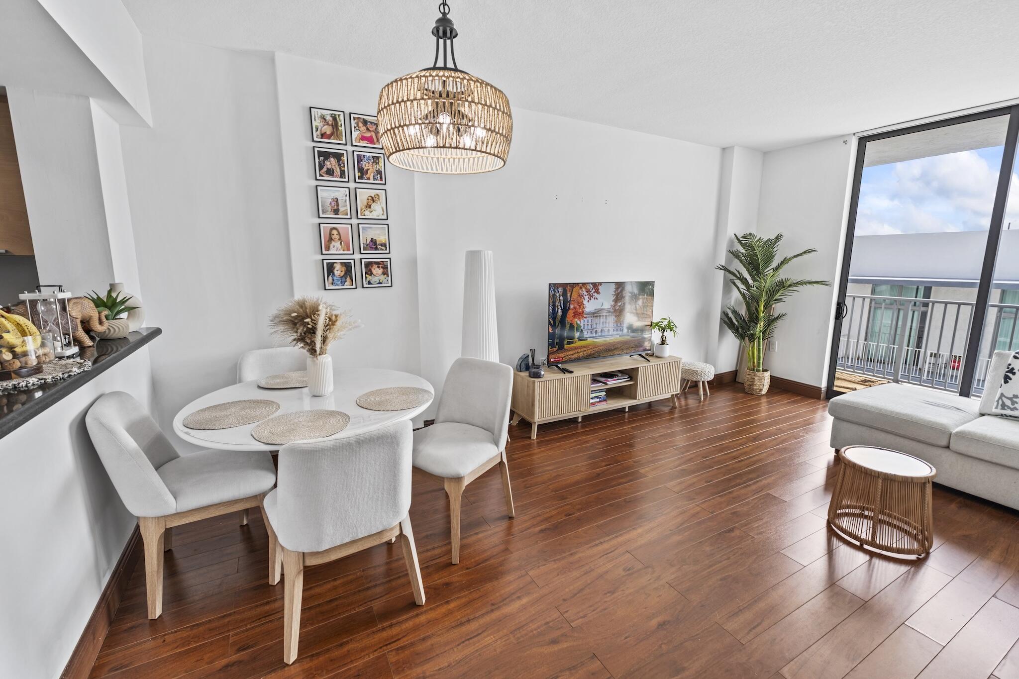 HOLLYWOOD STATION RES CONDO - Residential