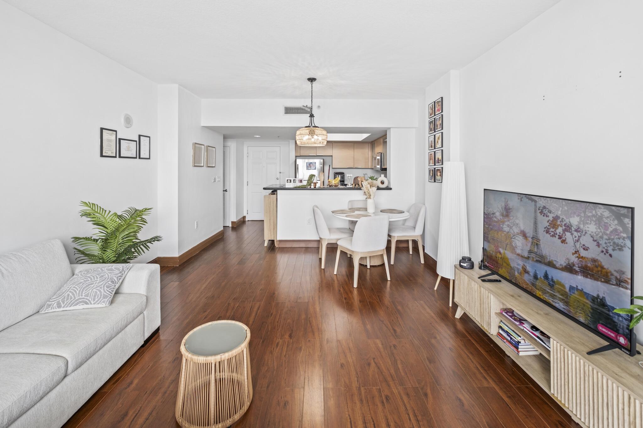 HOLLYWOOD STATION RES CONDO - Residential