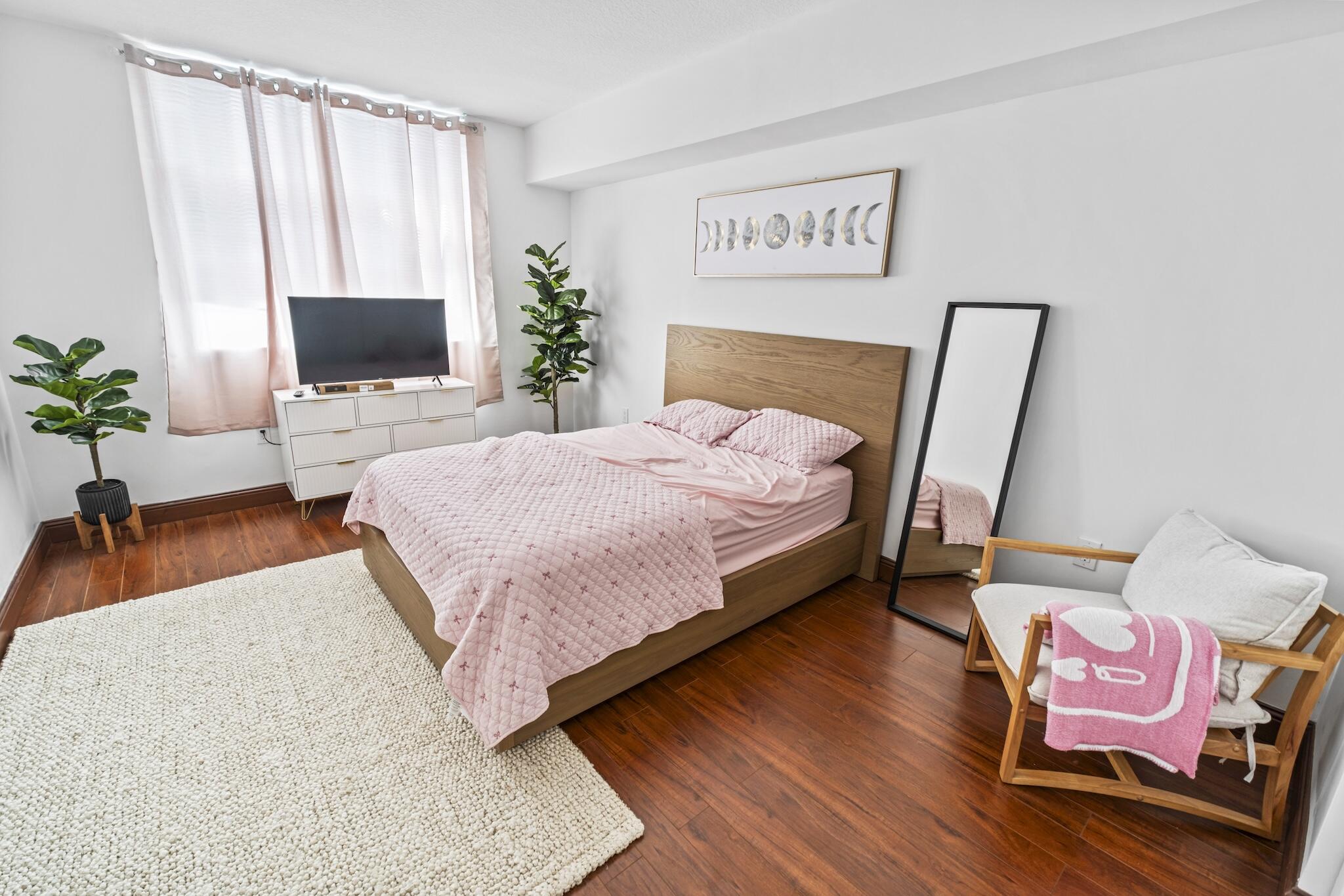 HOLLYWOOD STATION RES CONDO - Residential