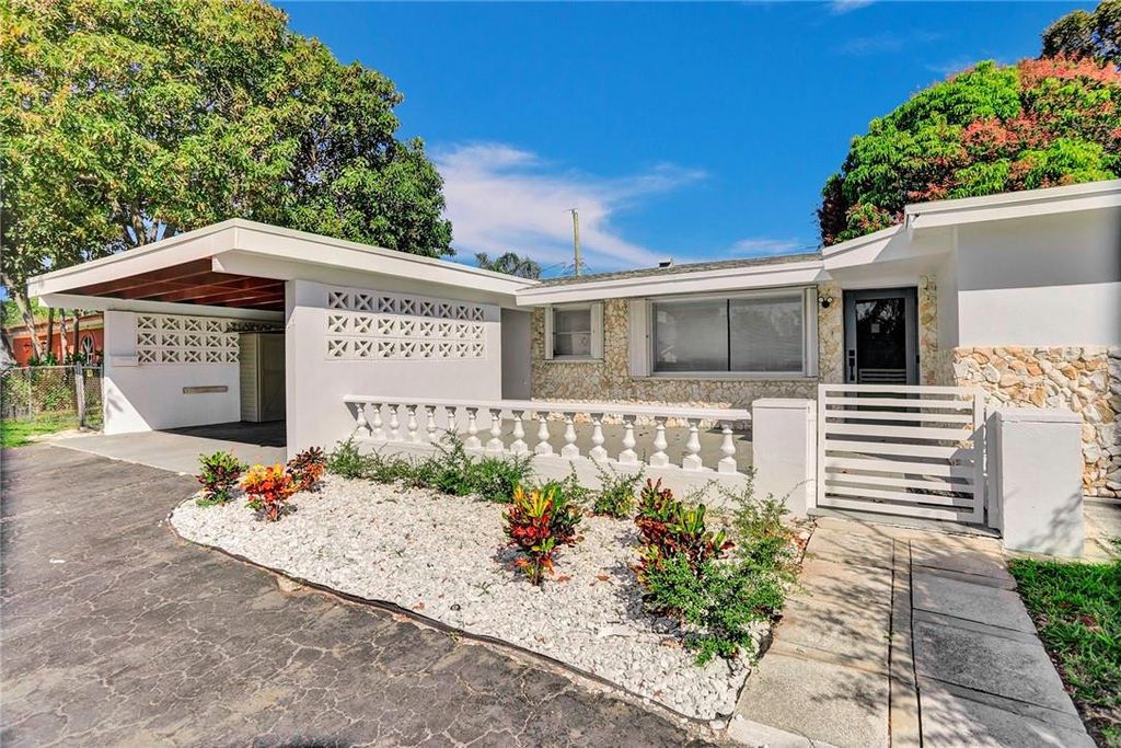 Photo of 1013 SE 14th Court, Deerfield Beach, FL 33441 (MLS # B26031100)