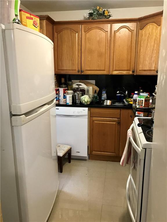 CRYSTAL LAKE 3930 - Residential