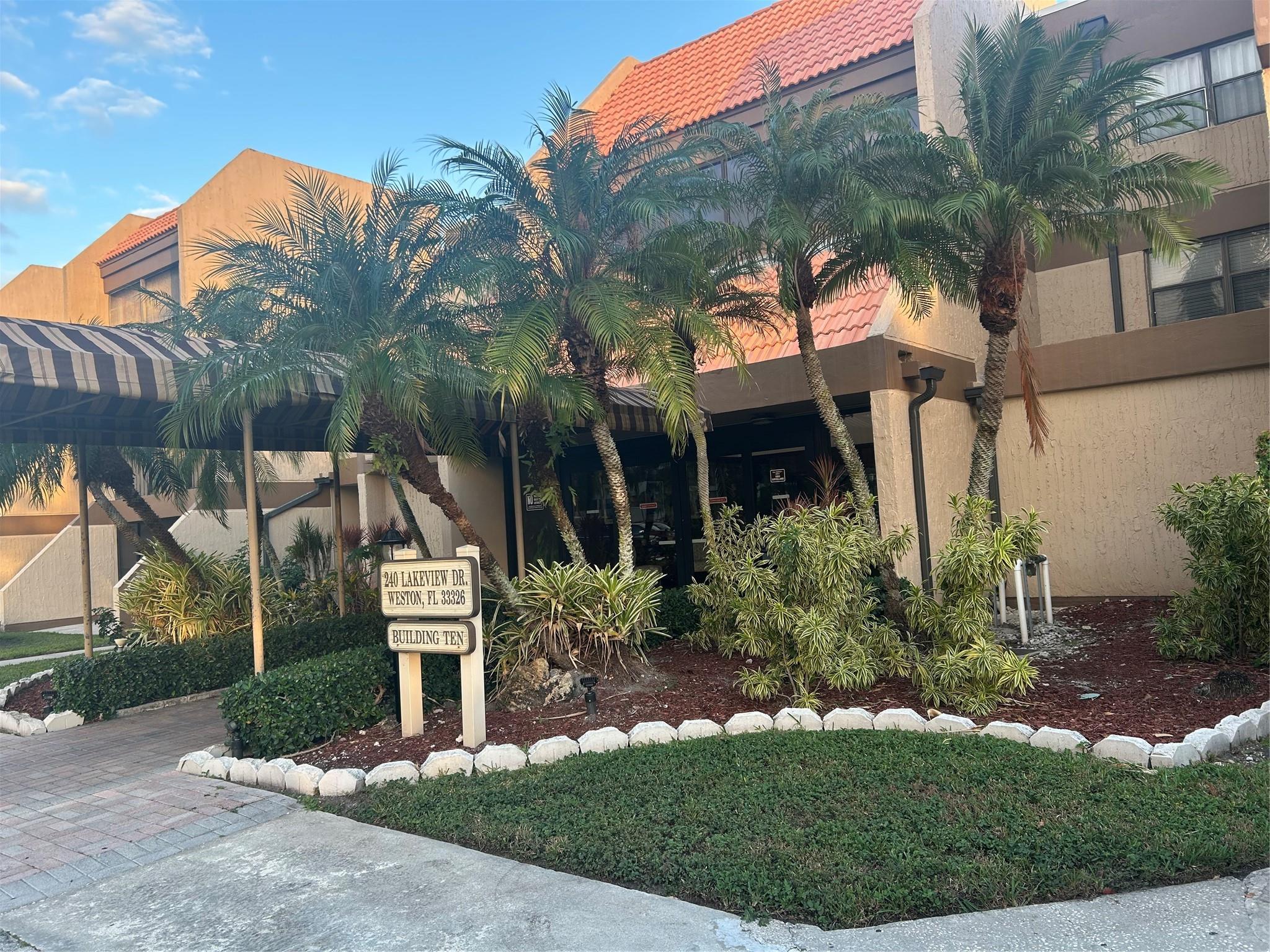 Building Ten Of Racquet C - Residential Lease