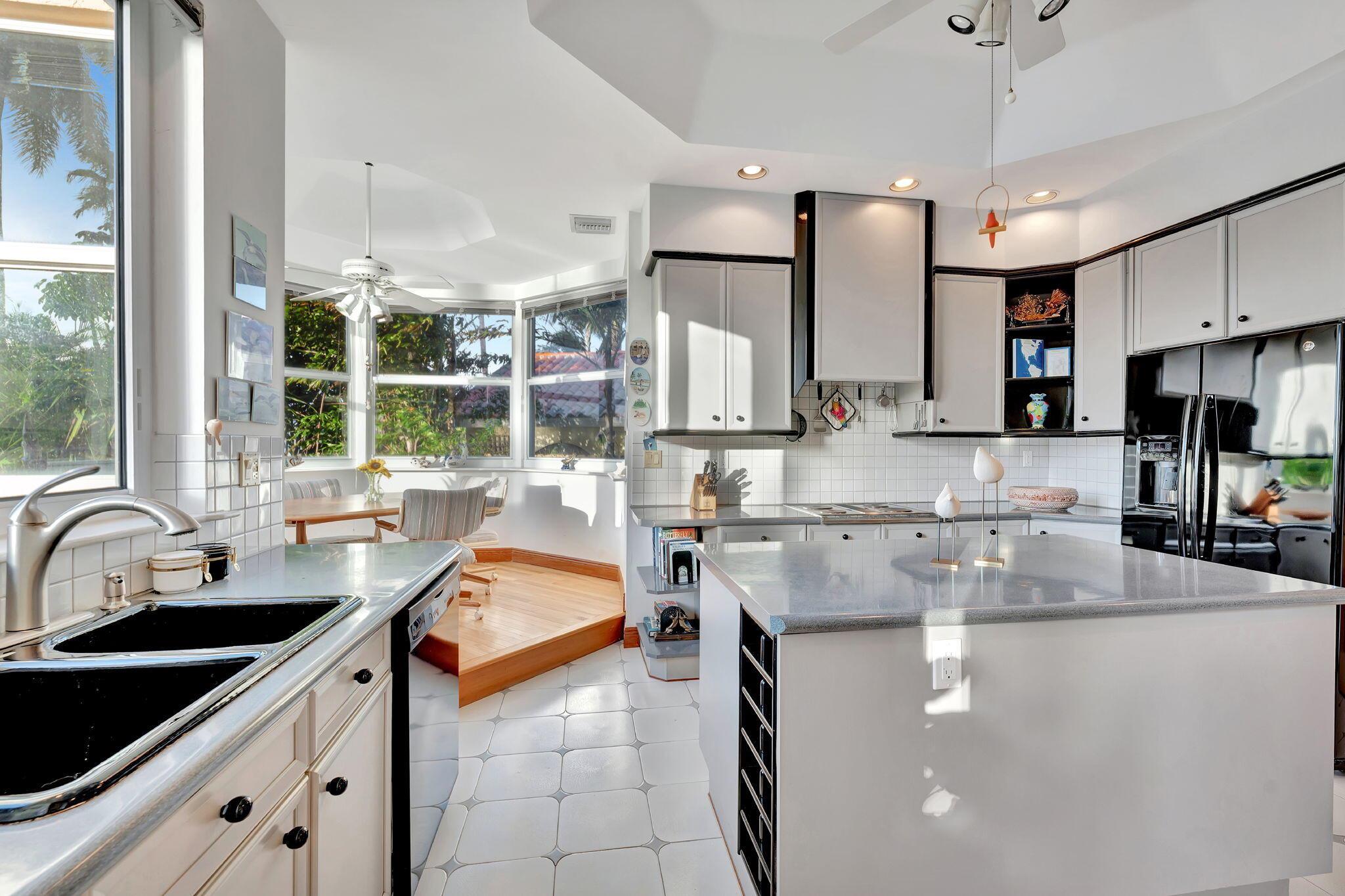 HILLSBORO SHORES SEC - Residential