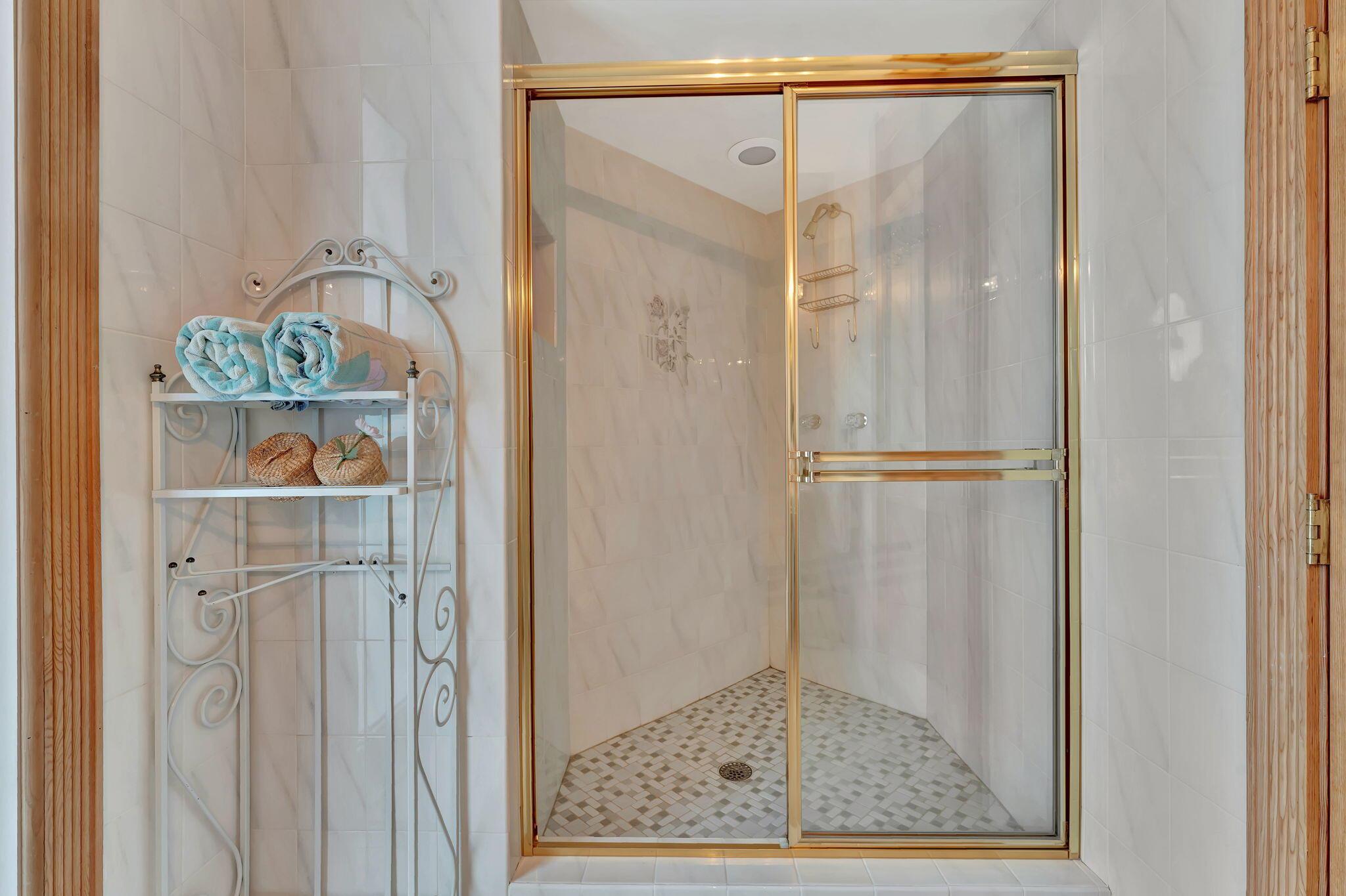 HILLSBORO SHORES SEC - Residential