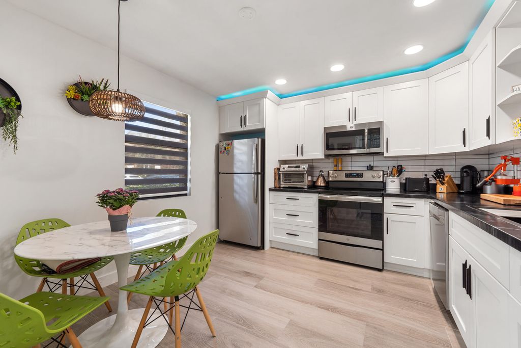 Photo of 908 Lakeview Circle, Royal Palm Beach, FL 33411 (MLS # R11118763)