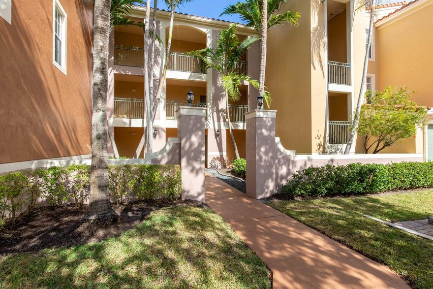 Turn key beautiful decorated apartment at the prestigious St Andrews at the Polo club condominium. 3 Bedroom with 2 full baths. Master bathroom has been fully remodeled .The condo offers a club house with gym, swimming pool and tennis courts.