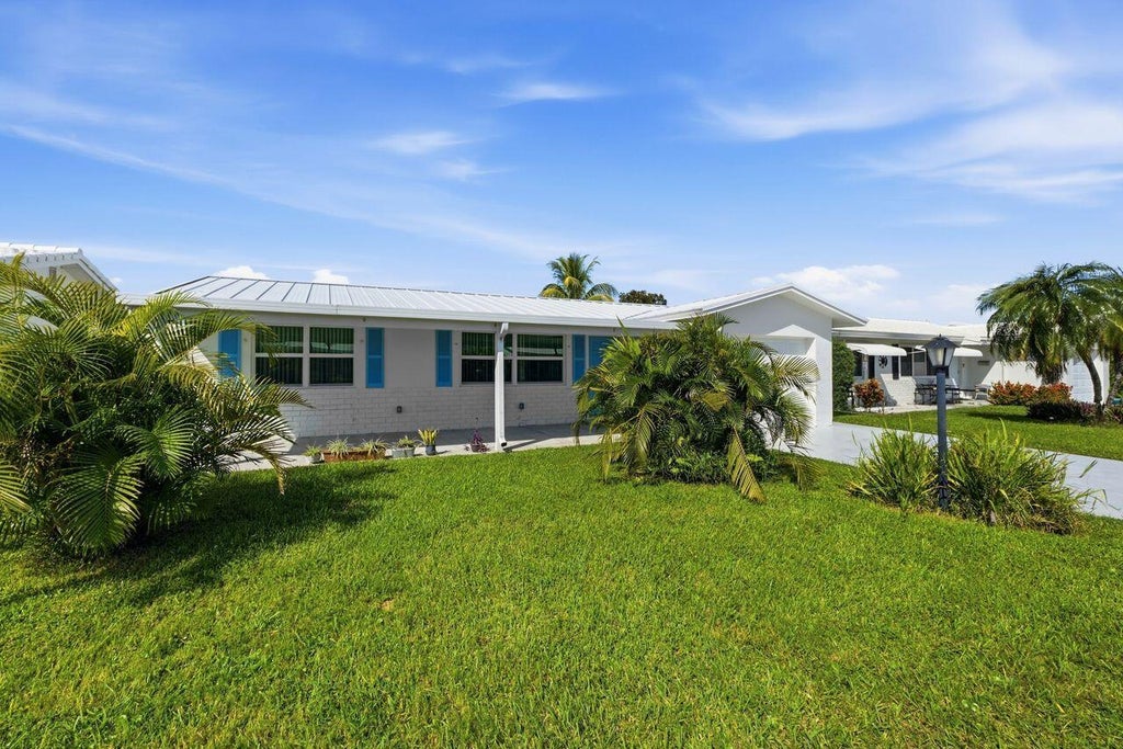 Photo of 1003 SW 17th Street, Boynton Beach, FL 33426 (MLS # B26081936)