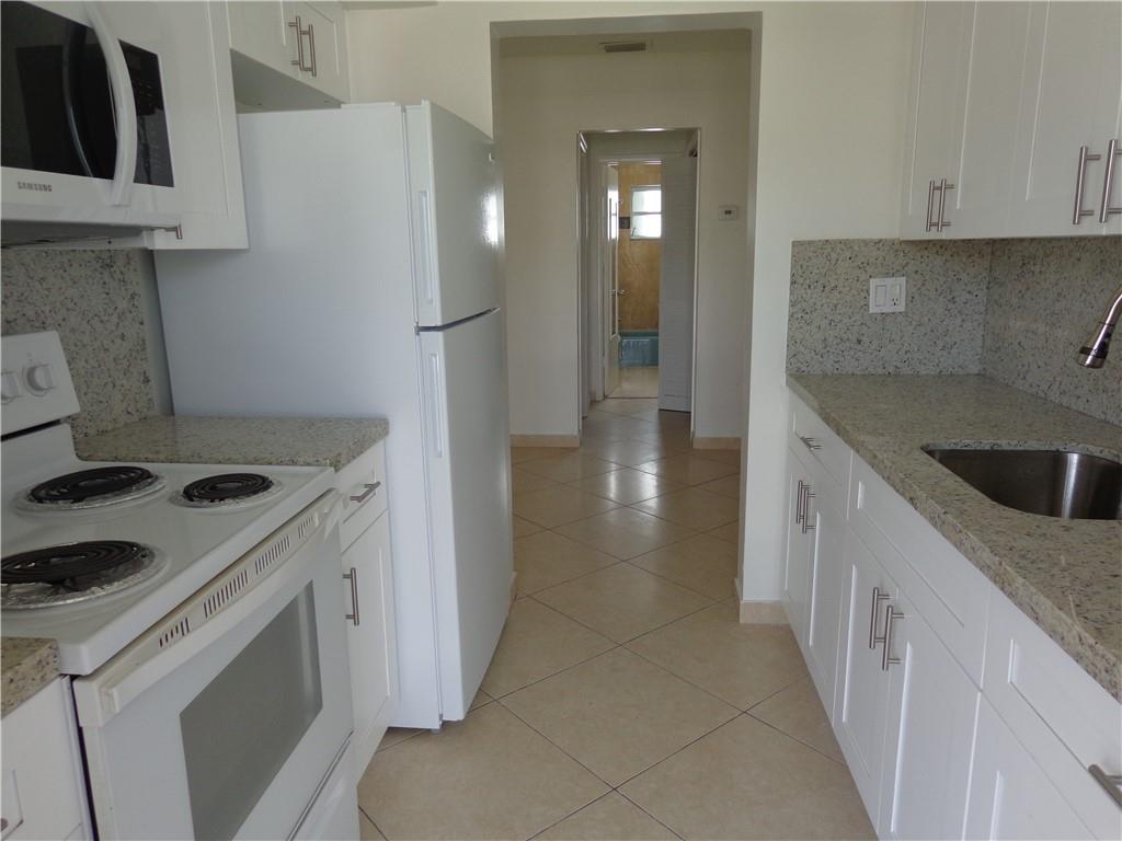 DELL MANOR CONDO - Residential Lease