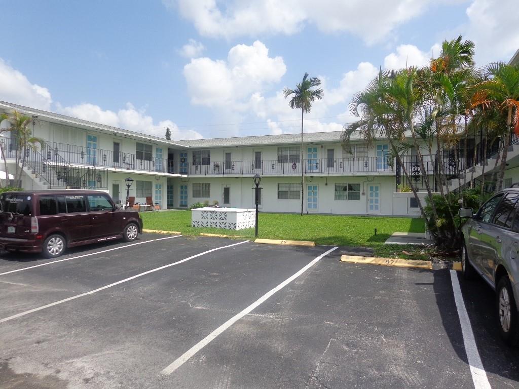 DELL MANOR CONDO - Residential Lease