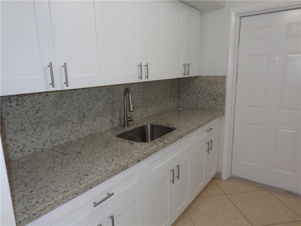 DELL MANOR CONDO - Residential Lease