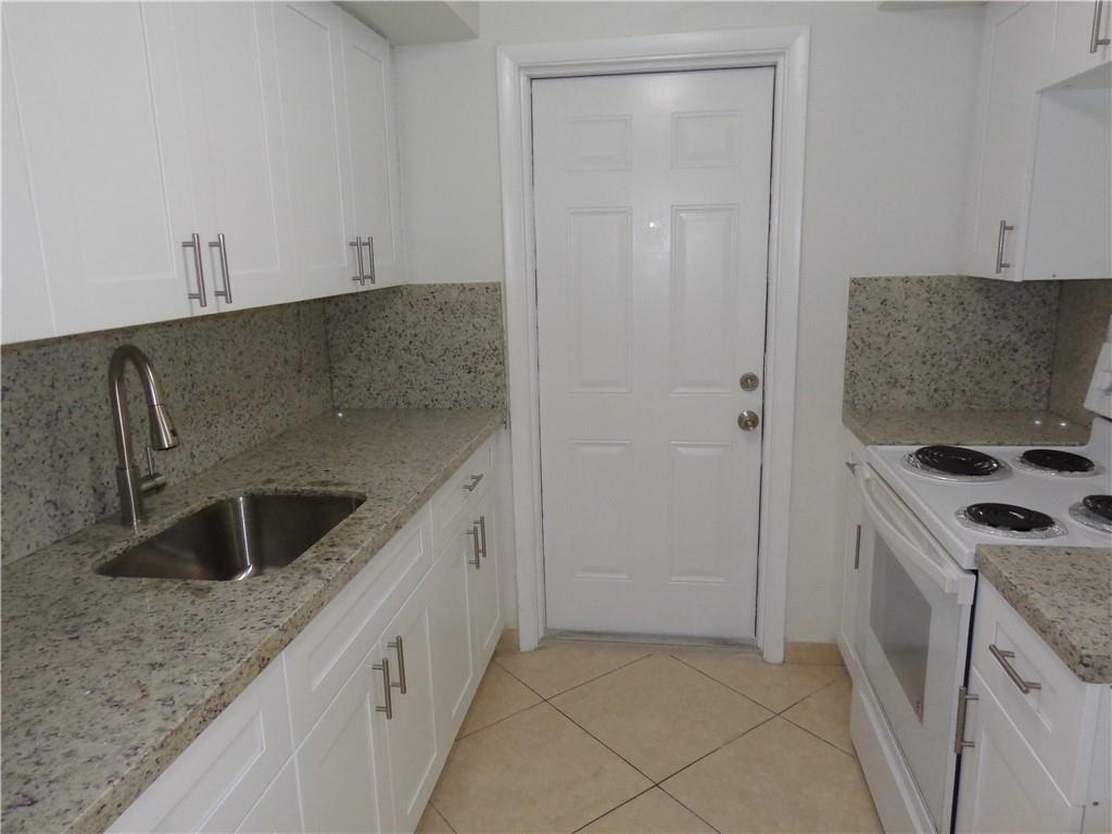 DELL MANOR CONDO - Residential Lease