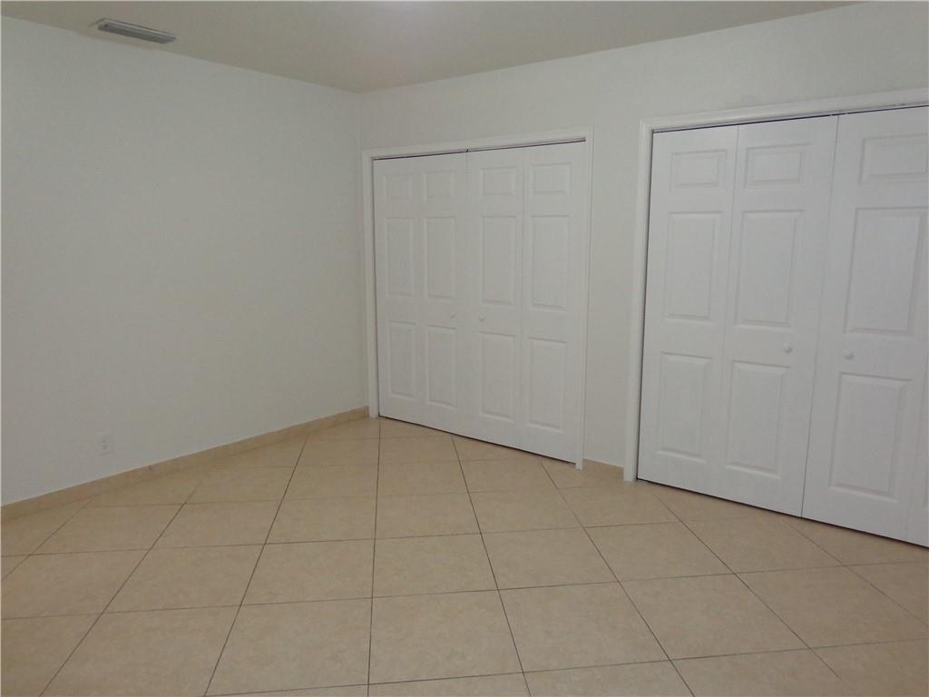 DELL MANOR CONDO - Residential Lease