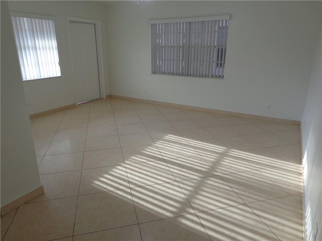 DELL MANOR CONDO - Residential Lease