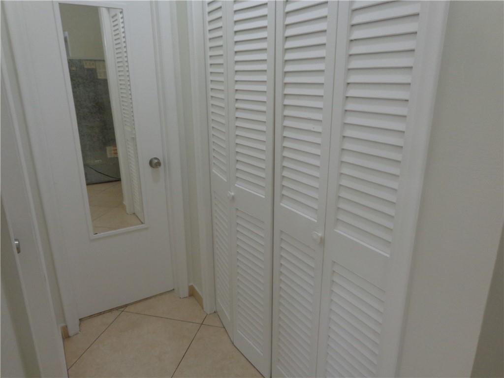 DELL MANOR CONDO - Residential Lease