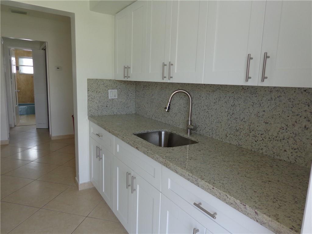 DELL MANOR CONDO - Residential Lease