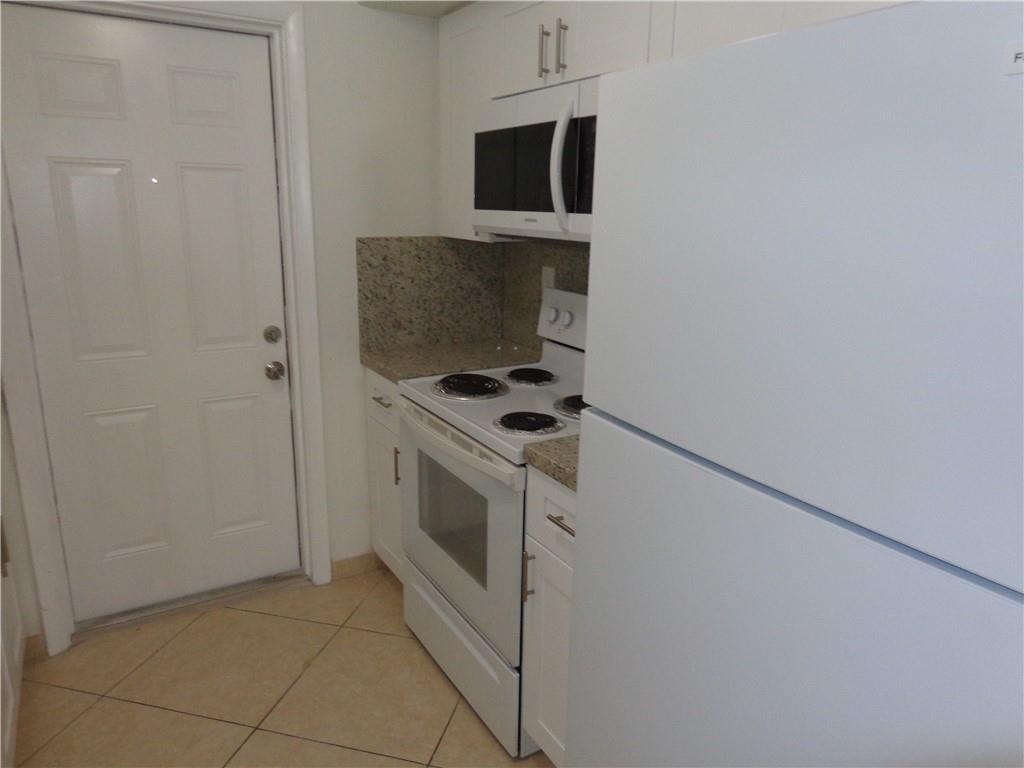 DELL MANOR CONDO - Residential Lease