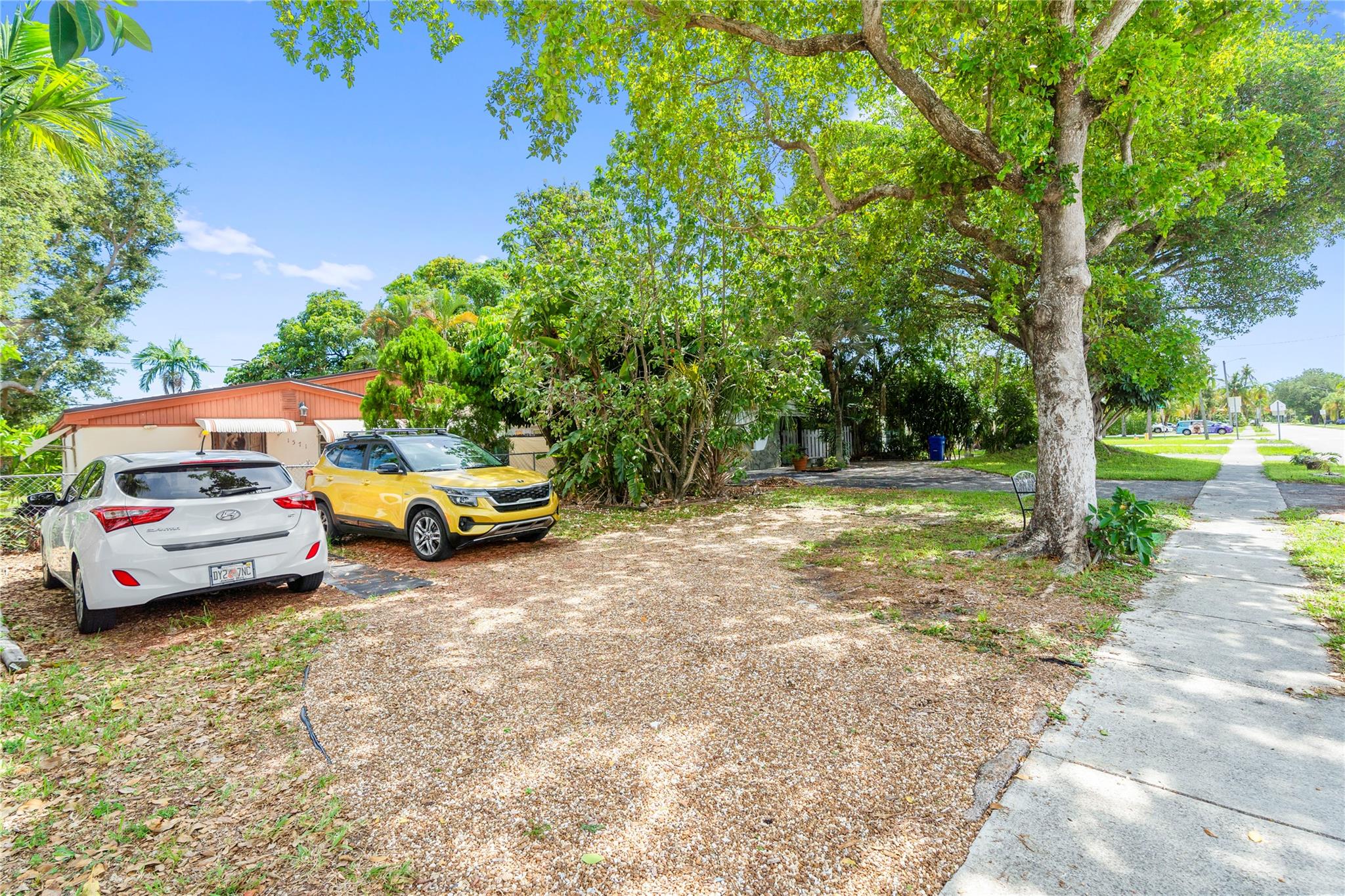 1571 NE 179th St