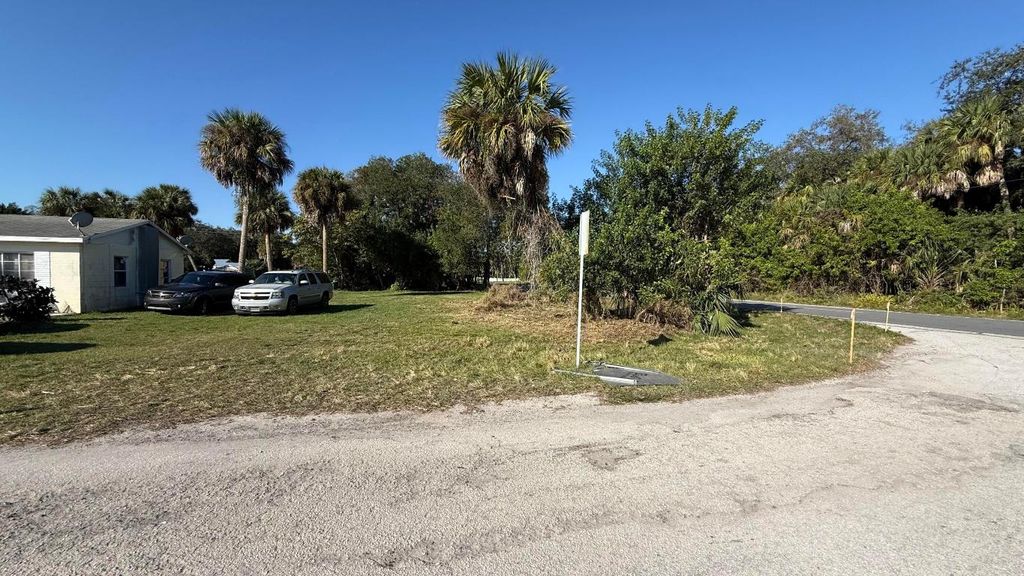 Photo of 4401 Juanita Avenue, Fort Pierce, FL 34946 (MLS # R11150119)