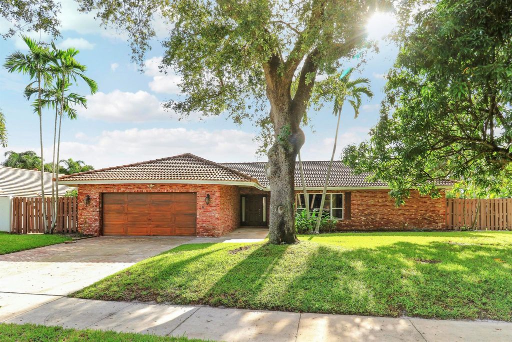 Photo of 100 SW 15th Court, Boca Raton, FL 33486 (MLS # R11127792)