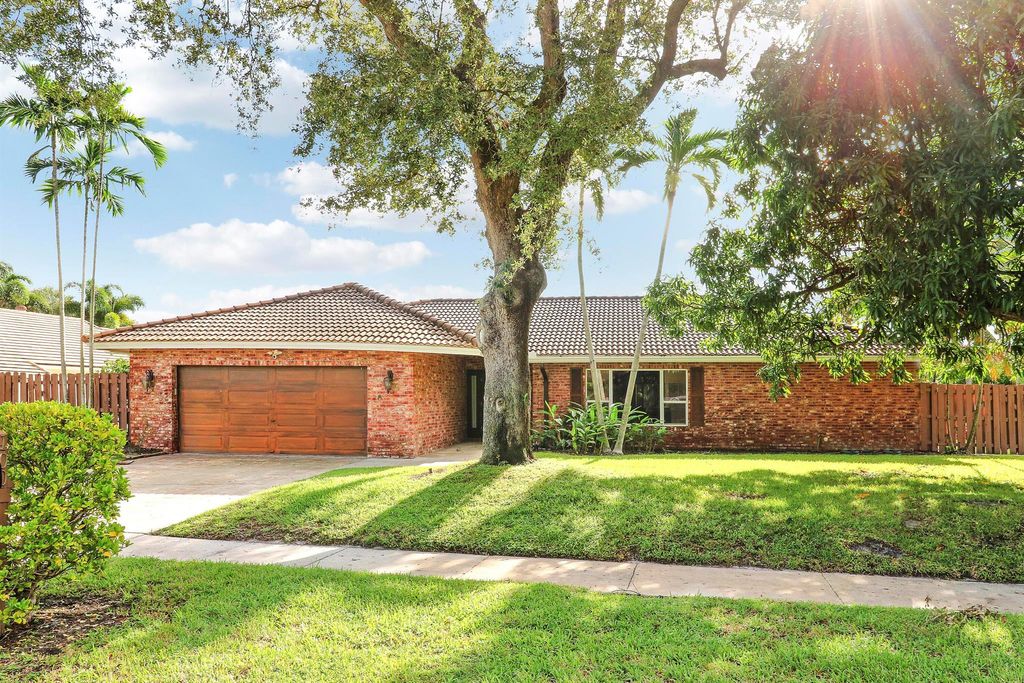 Photo of 100 SW 15th Court, Boca Raton, FL 33486 (MLS # R11127792)