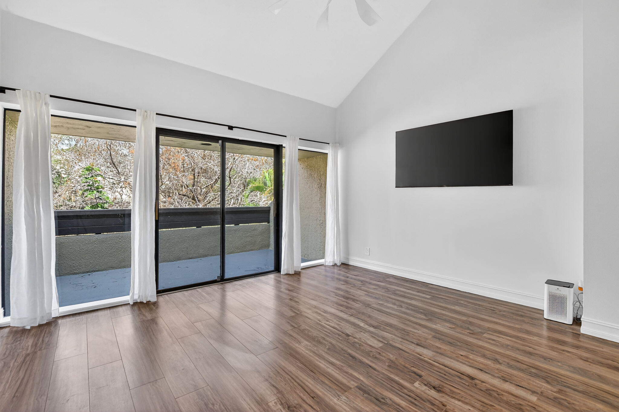 LANDS END - Residential