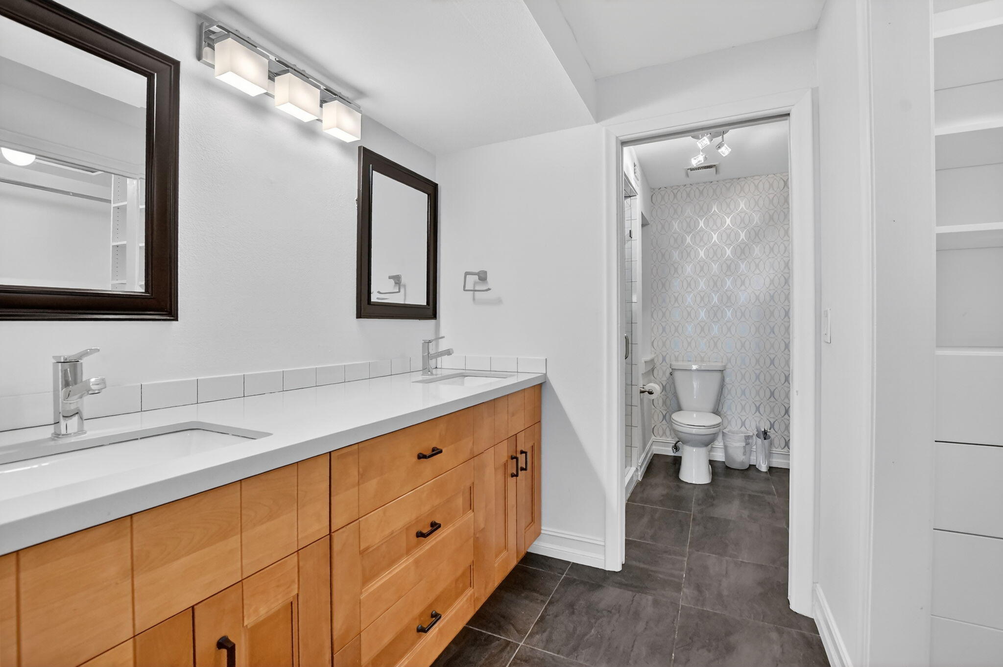 LANDS END - Residential