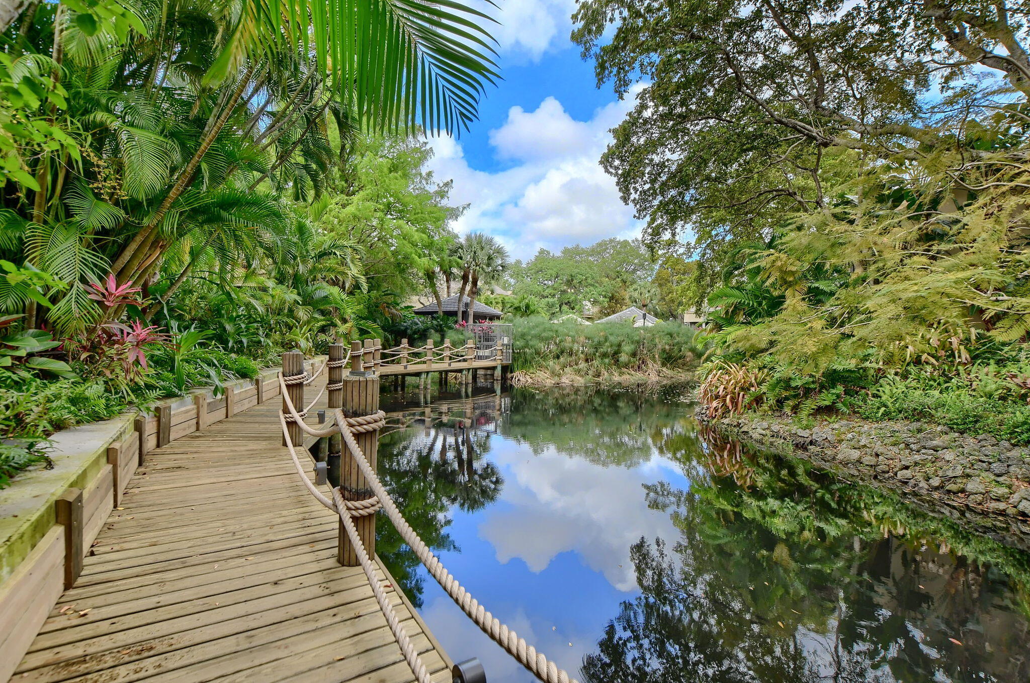 LANDS END - Residential