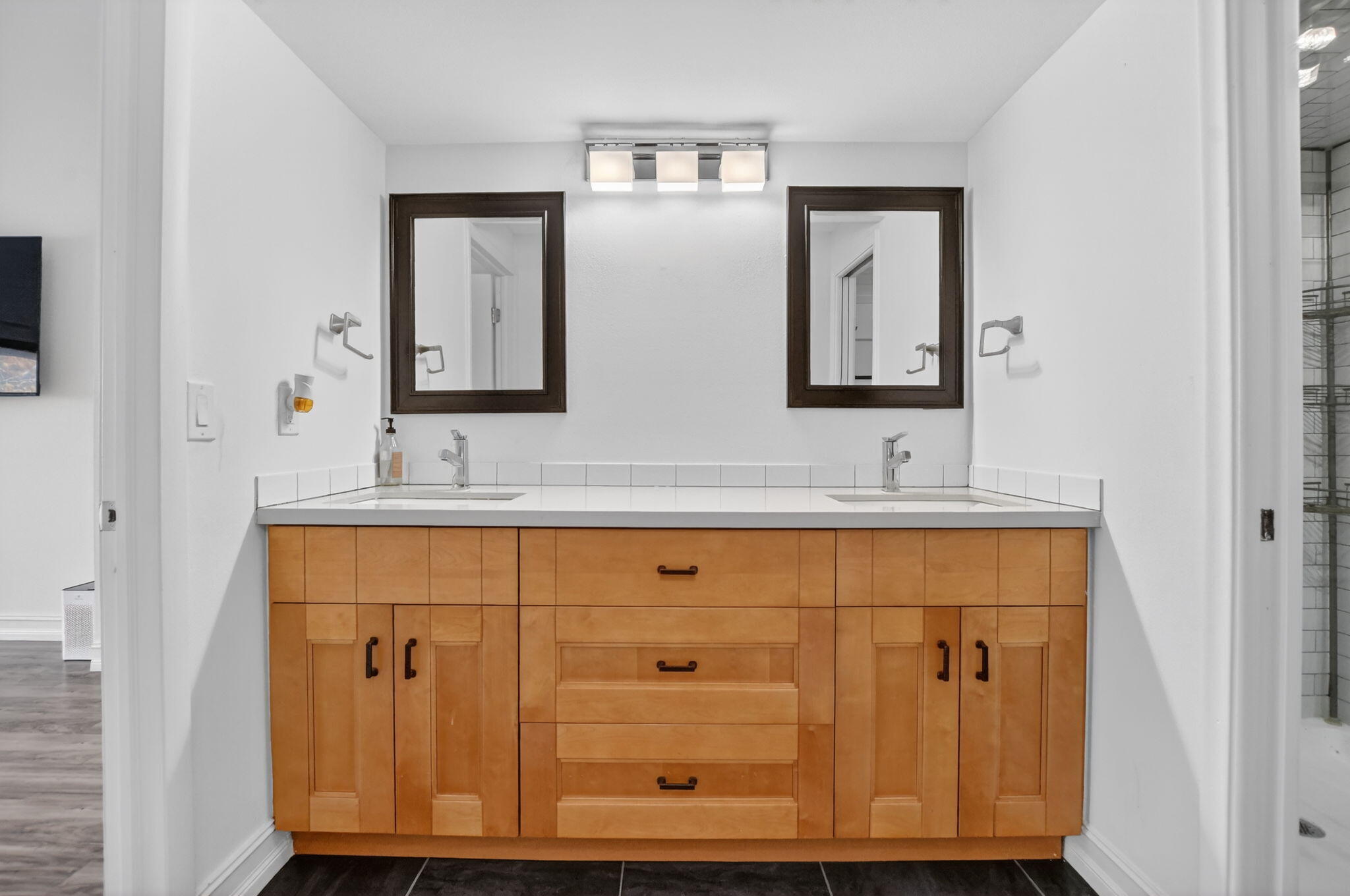 LANDS END - Residential