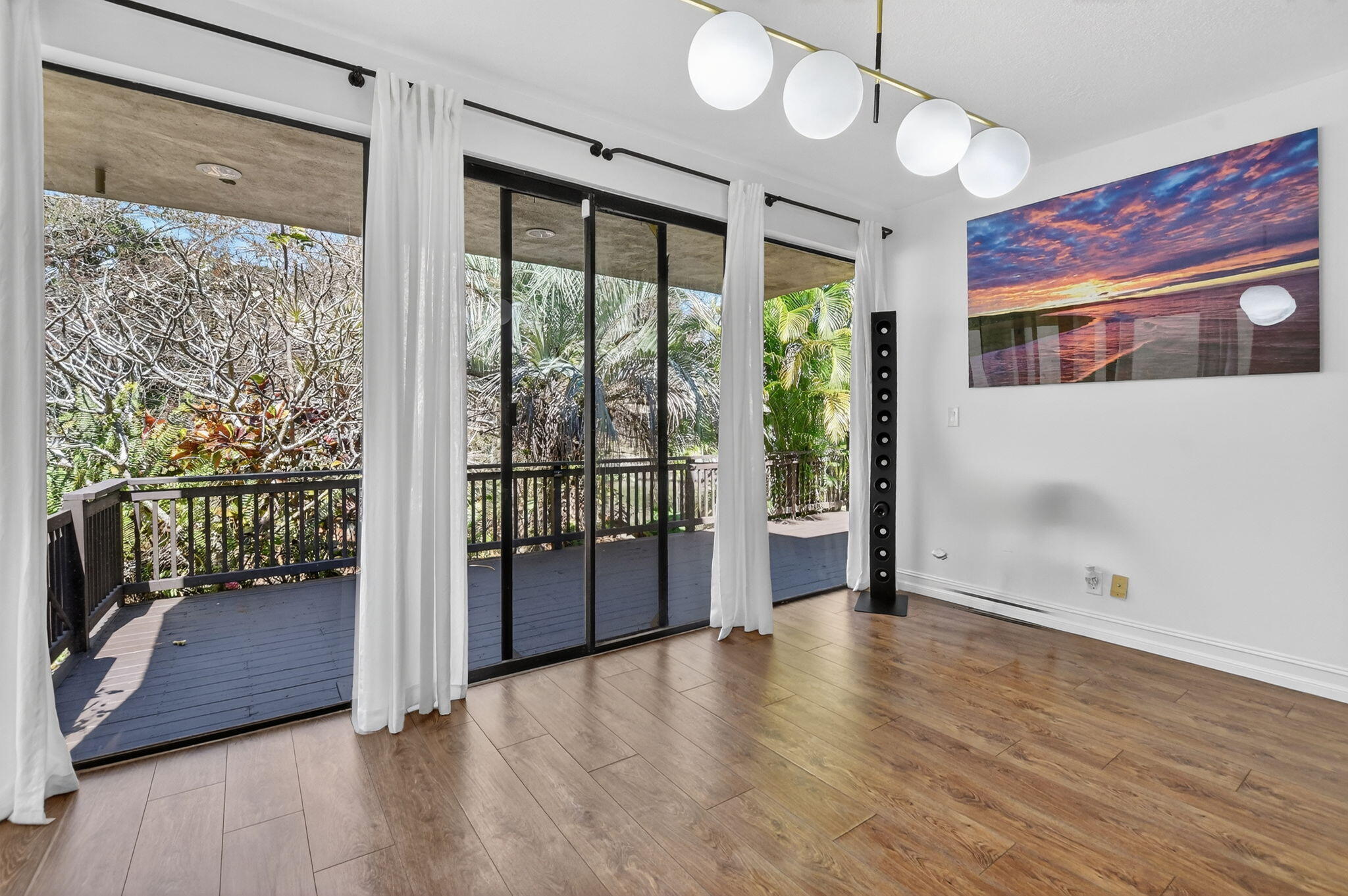 LANDS END - Residential